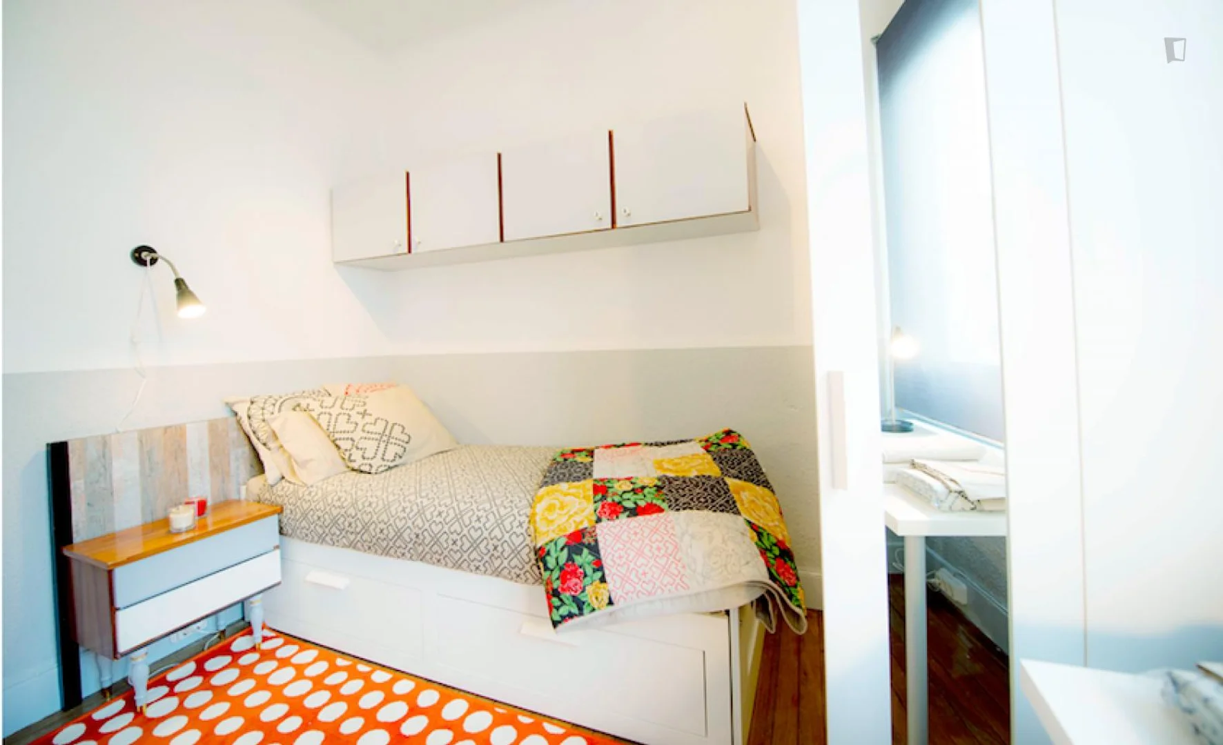 Affordable room for students with ample lighting in 