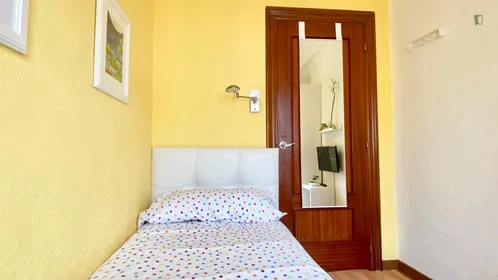 Chambre privée à calle Huertas De la Villa, image 2 de 19
