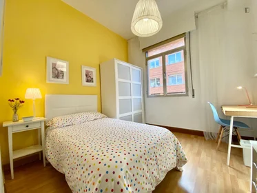 Chambre privée à calle Huertas De la Villa, image 1 de 13