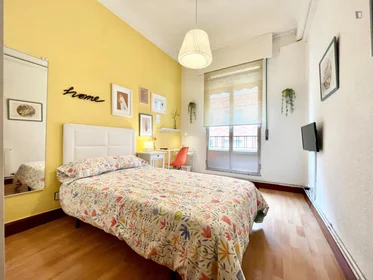 Chambre privée à calle Huertas De la Villa, image 1 de 10