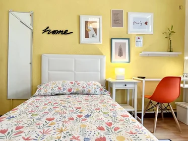 Chambre privée à calle Huertas De la Villa, image 2 de 24
