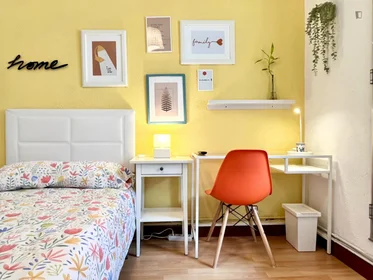 Chambre privée à calle Huertas De la Villa, image 3 de 24