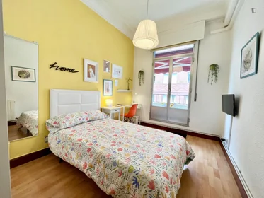 Chambre privée à calle Huertas De la Villa, image 4 de 24