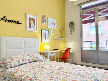Chambre privée à calle Huertas De la Villa, image 5 de 24