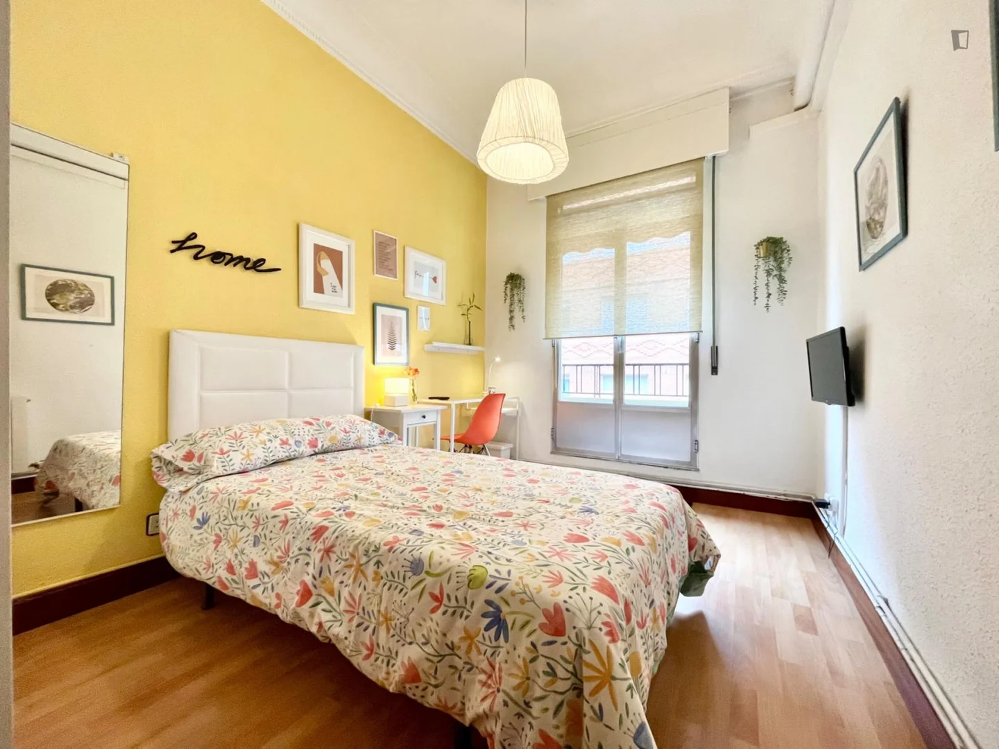 Cozy room for students available in 