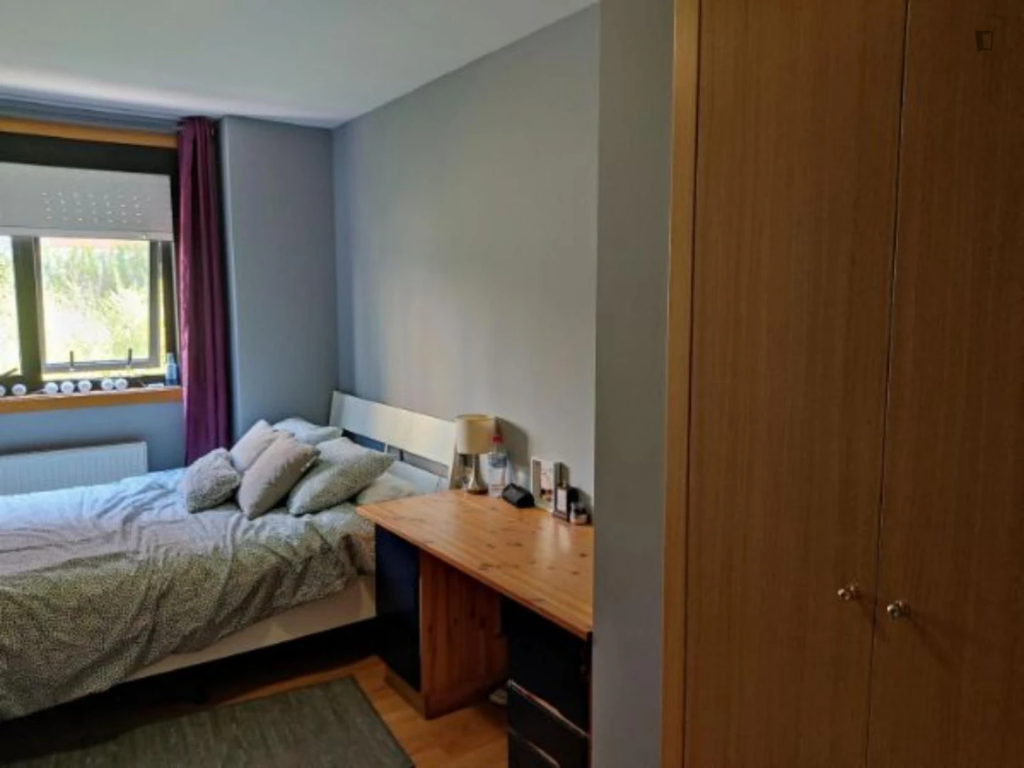 Zimmer mit Doppelbett zu vermieten coruna-a