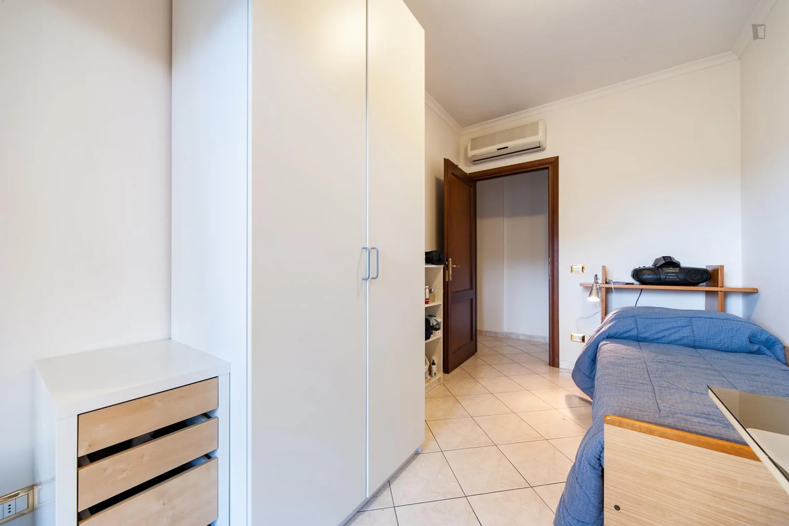 Helles und luftiges Studentenzimmer mit einfachem Zugang zur Universität in 