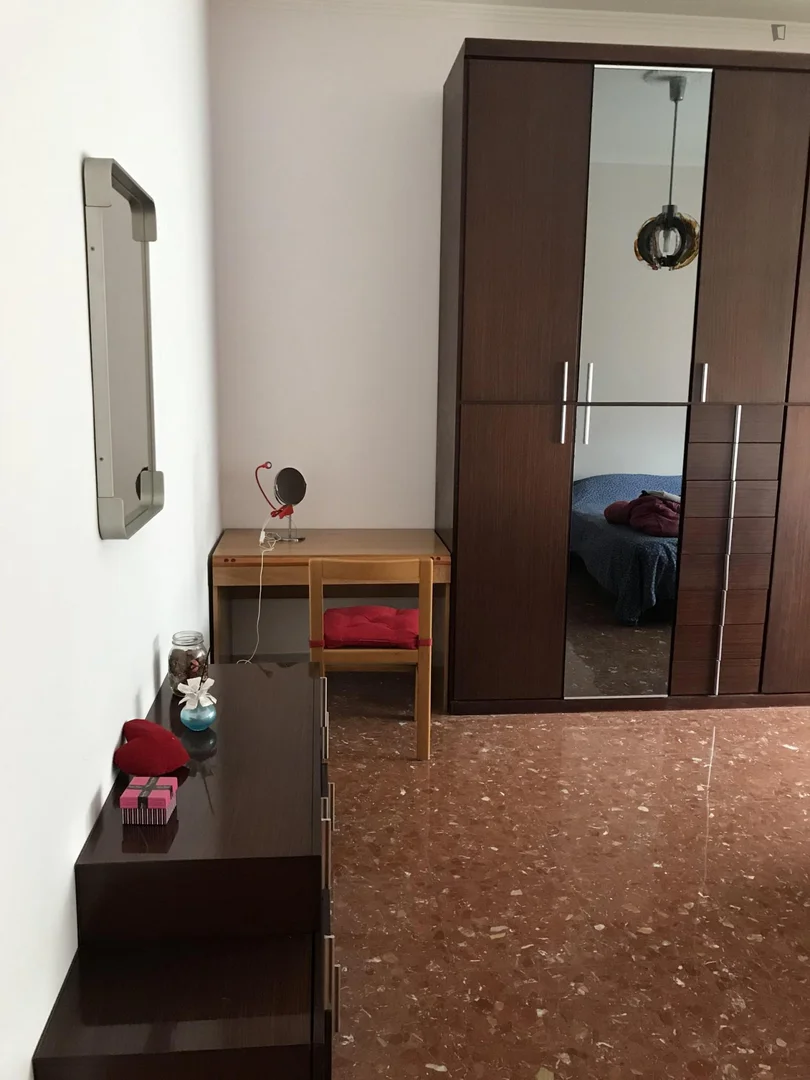 Cozy room for students available in
