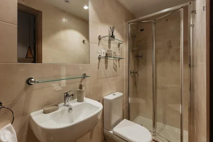 Private room in residence at Calle Portuetxe, image 3 of 16
