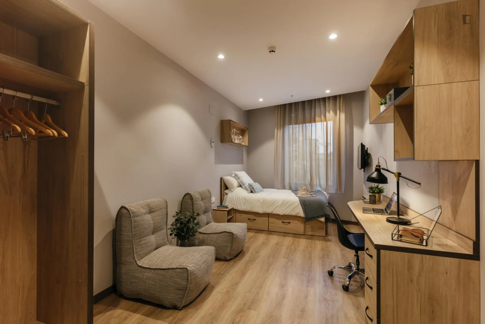 Room for rent in student apartment in , fully furnished
