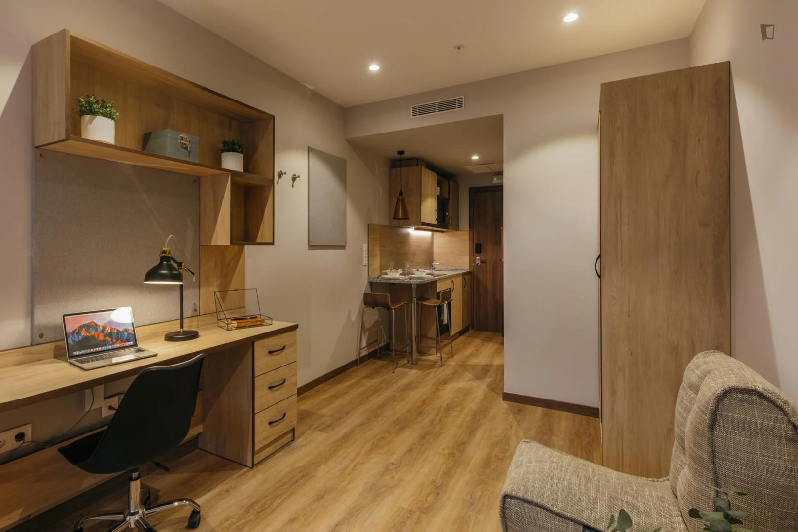 Budget-friendly student room close to campus in 