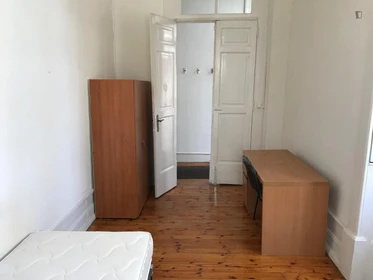 Room for rent in a shared flat in Covilha