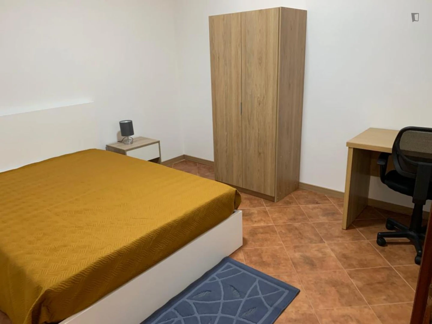 Zimmer mit Doppelbett zu vermieten covilha