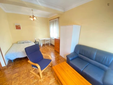 Renting rooms by the month in Pamplona-iruna