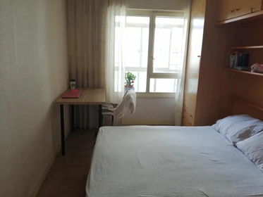 Room for rent in a shared flat in pamplona-iruna