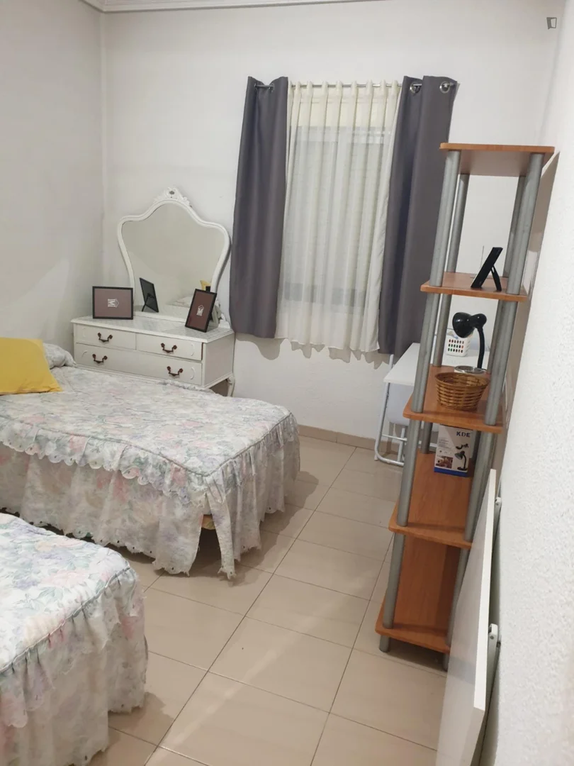 Functional student room perfect for studying in 