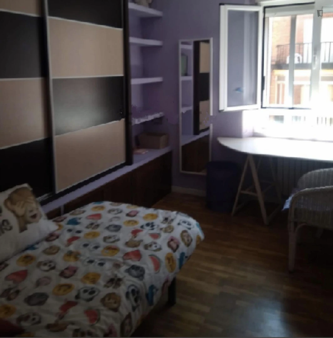 Room for rent with double bed leon