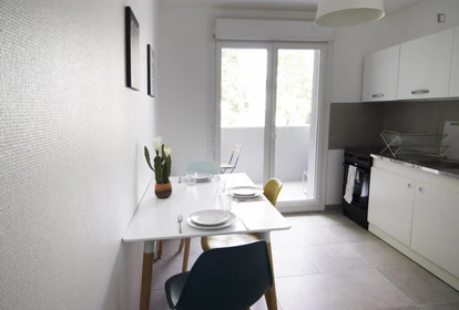 Renting rooms by the month in Grenoble