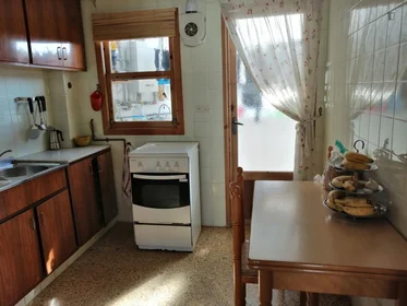 Private room at Carrer Faust Morell, image 5 of 10