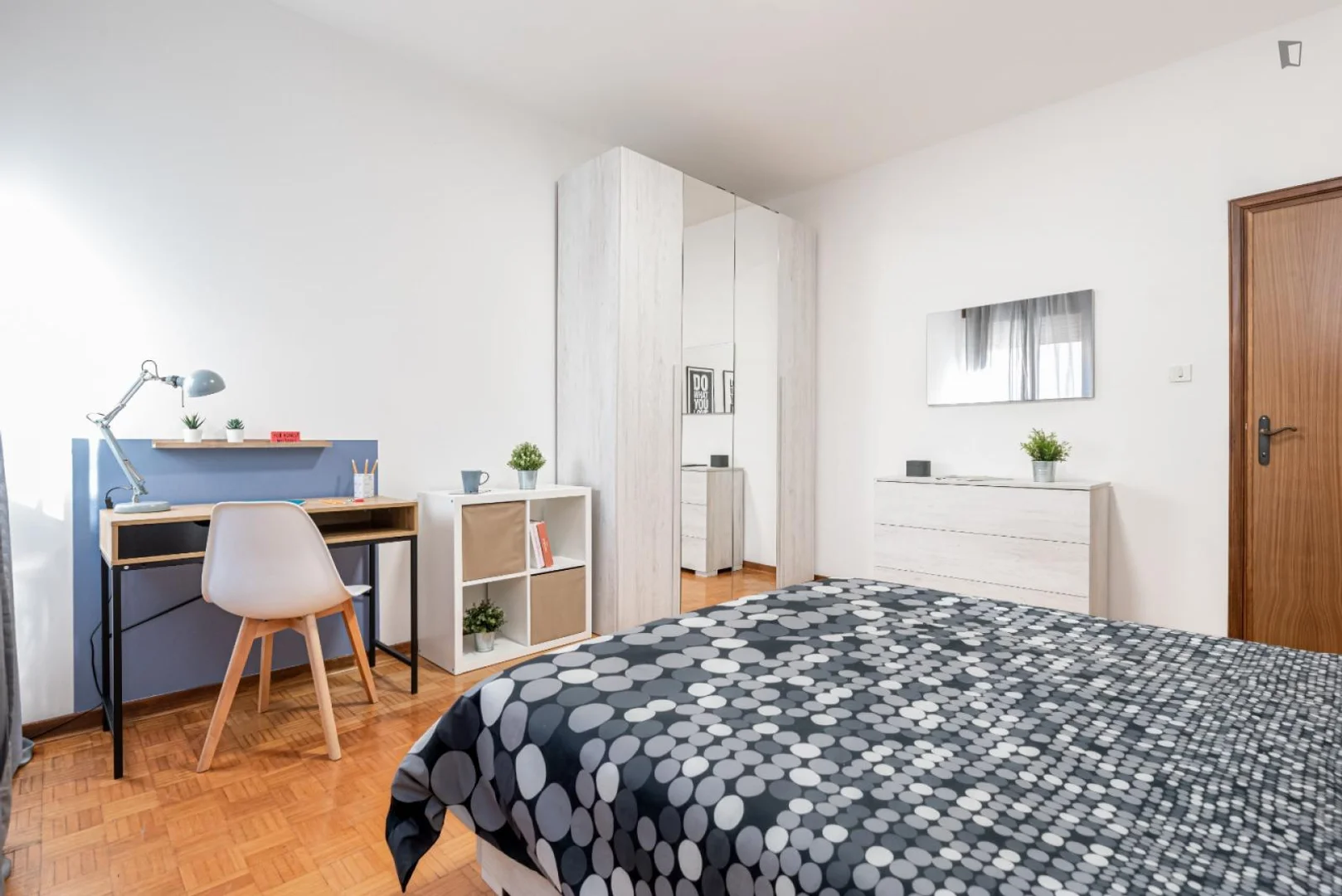 Quarto amigo do estudante em  com comodidades modernas