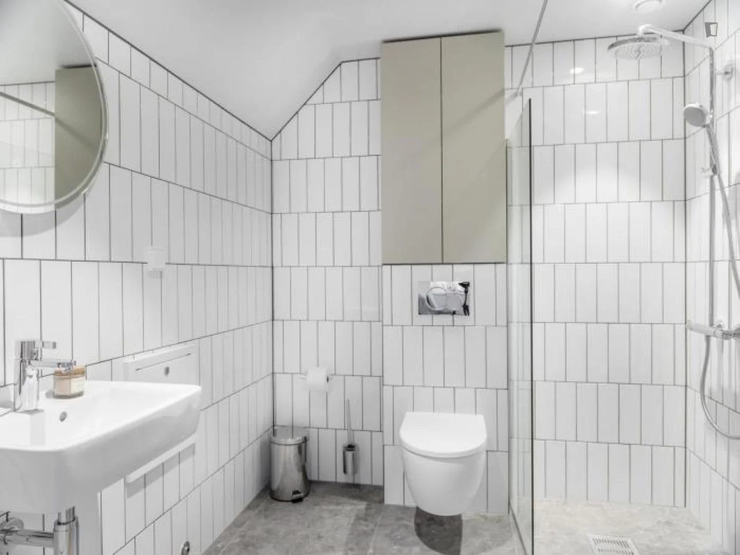 Student-friendly studio with excellent transport links in 