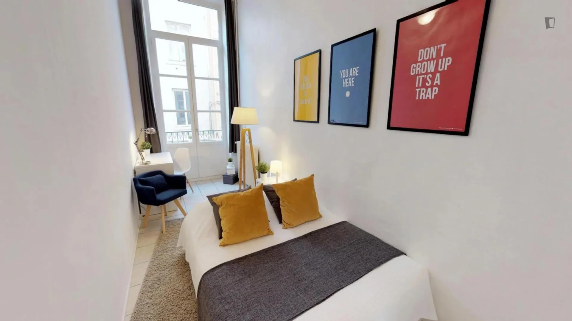Chambre d'étudiant confortable et spacieuse dans 