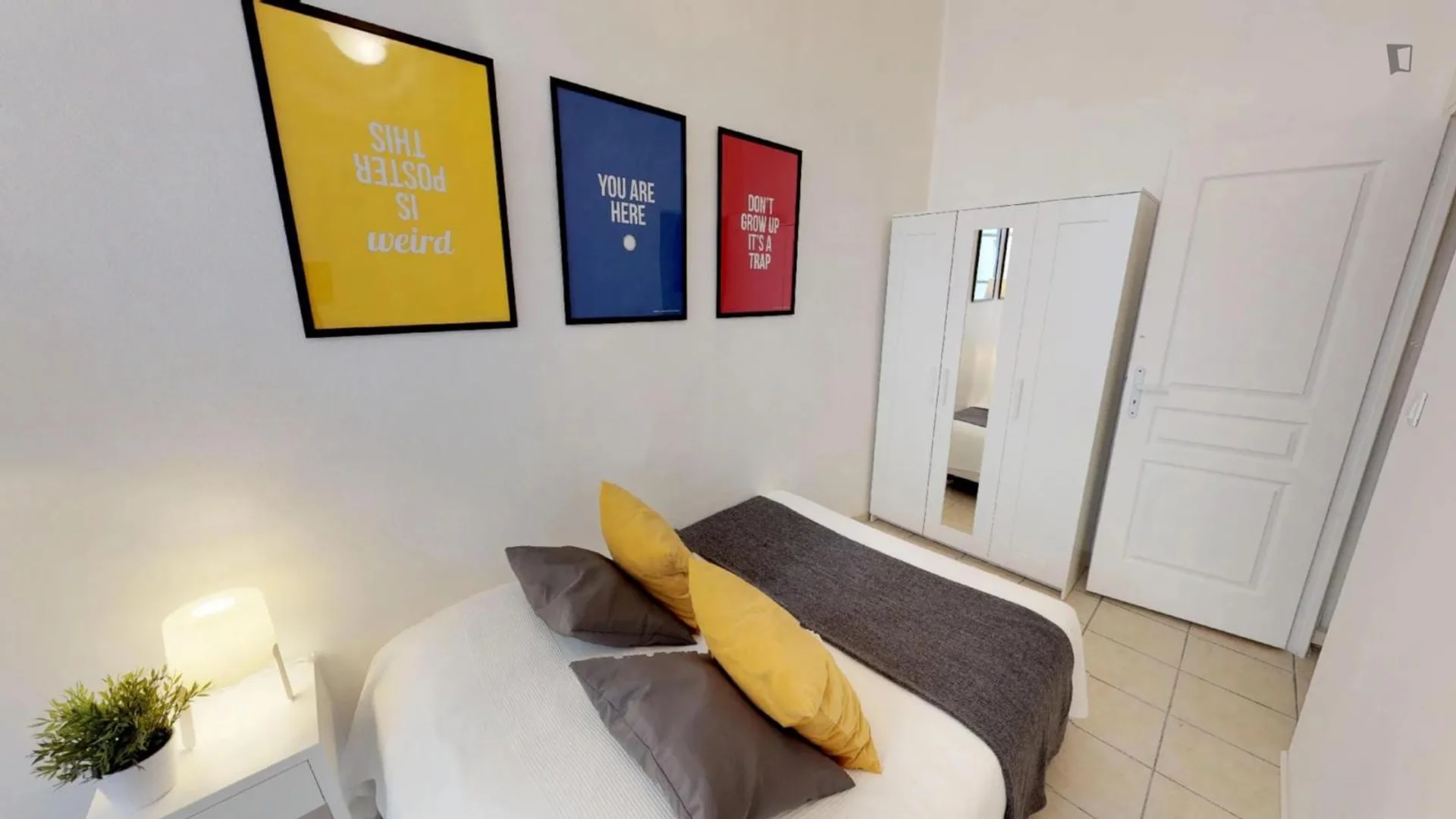 Chambre d'étudiant économique avec emplacement pratique dans 