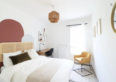 Renting rooms by the month in Villeurbanne