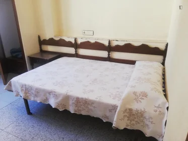 Quarto privado em Paseo de S. Antonio, imagem 1 de 10