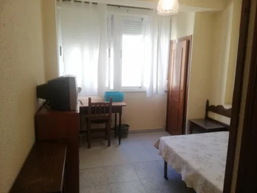 Quarto privado em Paseo de S. Antonio, imagem 2 de 12