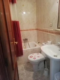 Quarto privado em Paseo de S. Antonio, imagem 3 de 12