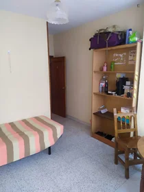 Quarto privado em Paseo de S. Antonio, imagem 2 de 17