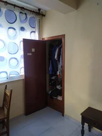 Quarto privado em Paseo de S. Antonio, imagem 3 de 17