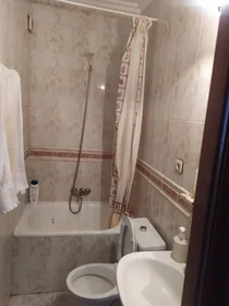Quarto privado em Paseo de S. Antonio, imagem 8 de 17