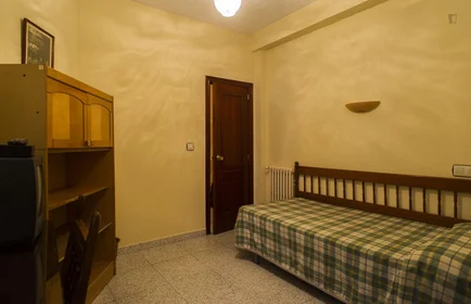 Quarto privado em Paseo de S. Antonio, imagem 1 de 10