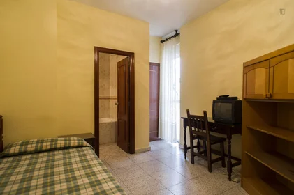 Quarto privado em Paseo de S. Antonio, imagem 2 de 16