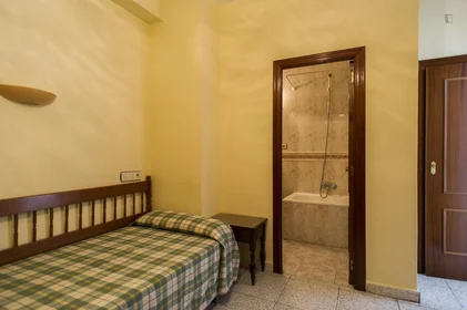 Quarto privado em Paseo de S. Antonio, imagem 3 de 16