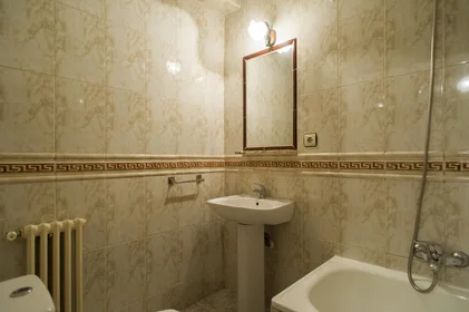 Quarto privado em Paseo de S. Antonio, imagem 6 de 16