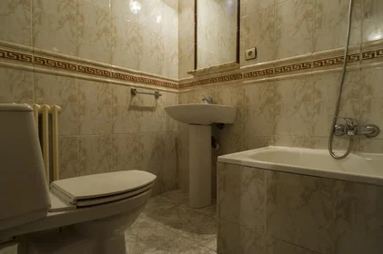Quarto privado em Paseo de S. Antonio, imagem 7 de 16
