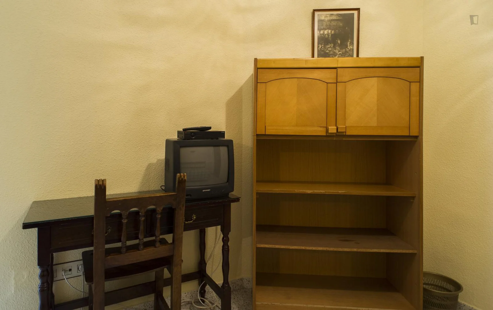 Quarto de estudante económico com localização conveniente em