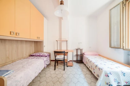 Cheap private room in Bologna