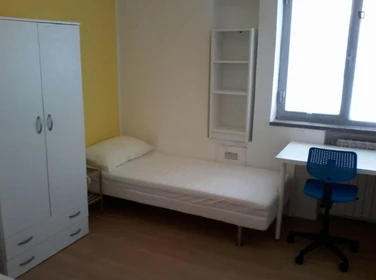 Room for rent in a shared flat in L'aquila