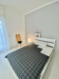 Bright private room in Bari