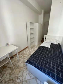 Bright private room in Bari
