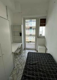 Room for rent in a shared flat in Bari