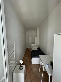 Cheap private room in Bari