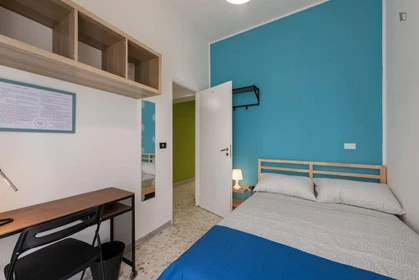 Cheap private room in Bari
