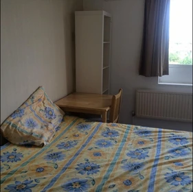 Room for rent with double bed london
