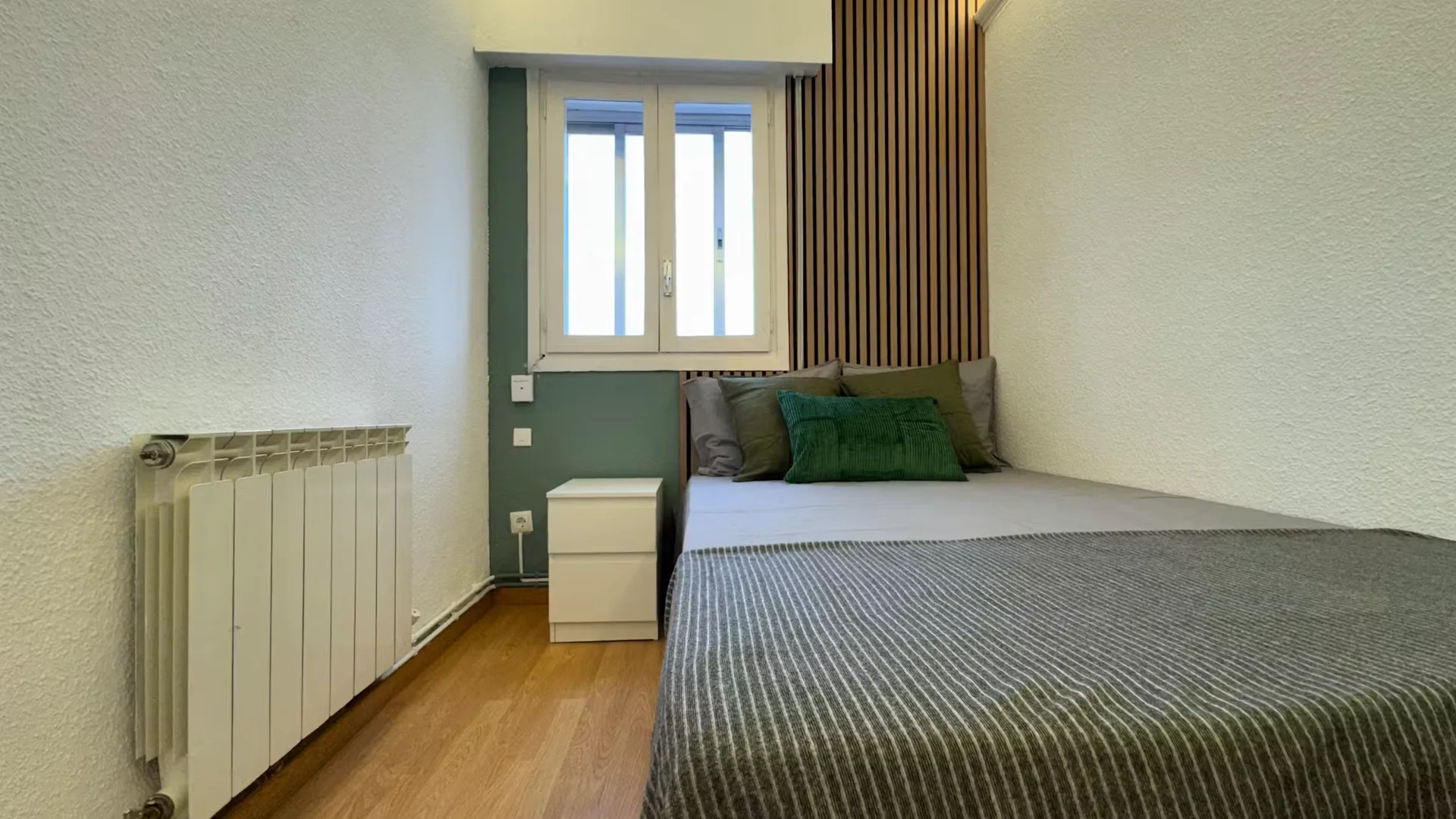 Functional student room perfect for studying in 
