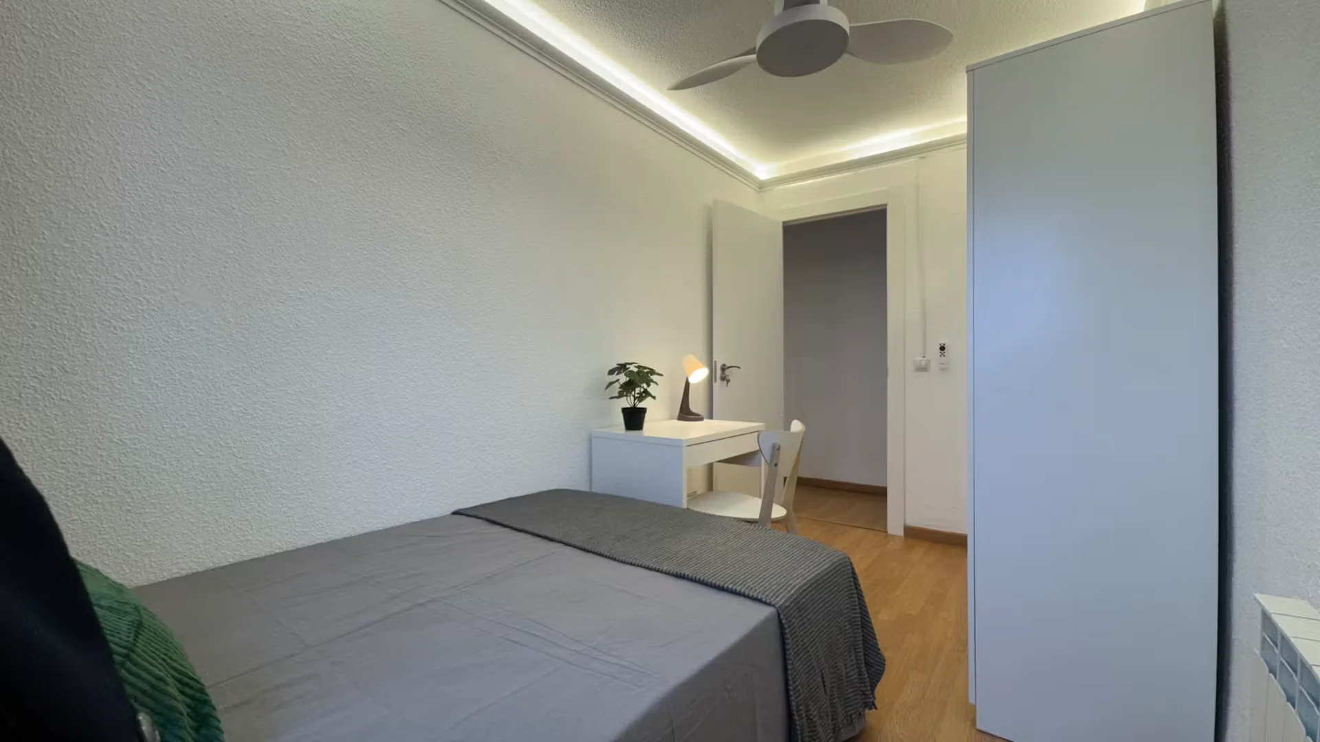 Student-friendly room in  with modern amenities